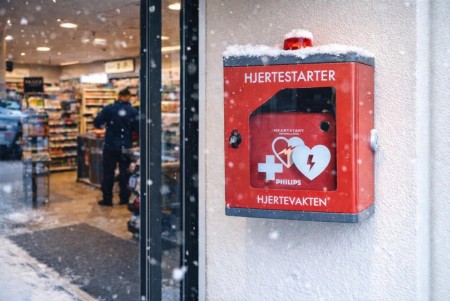 Hjertestarter skap med innlagt varme