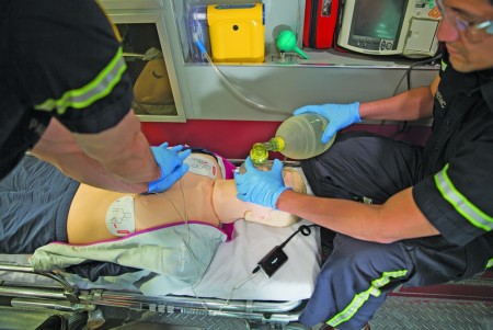 Resusci Anne QCPR AED AW m/trillekoffert